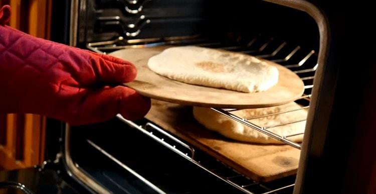 Send cakes to the oven.