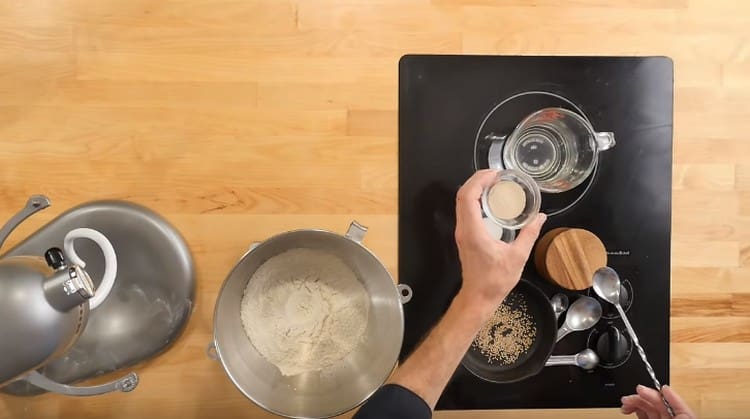 We dissolve yeast in warm water.