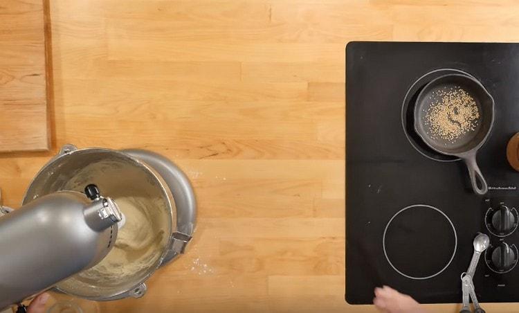 knead the dough by adding vegetable oil to it.