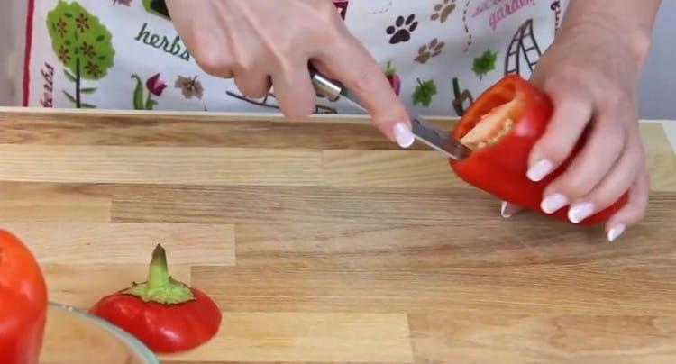 From peppers we remove stalks and seeds.