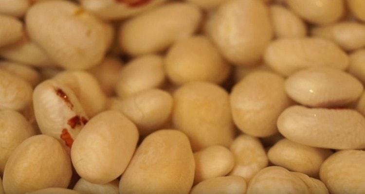 It is advisable to pre-soak the beans.