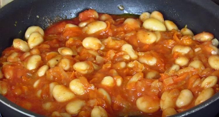 stew the dish for 10-15 minutes.