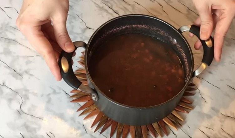 Let the boiled beans cool.