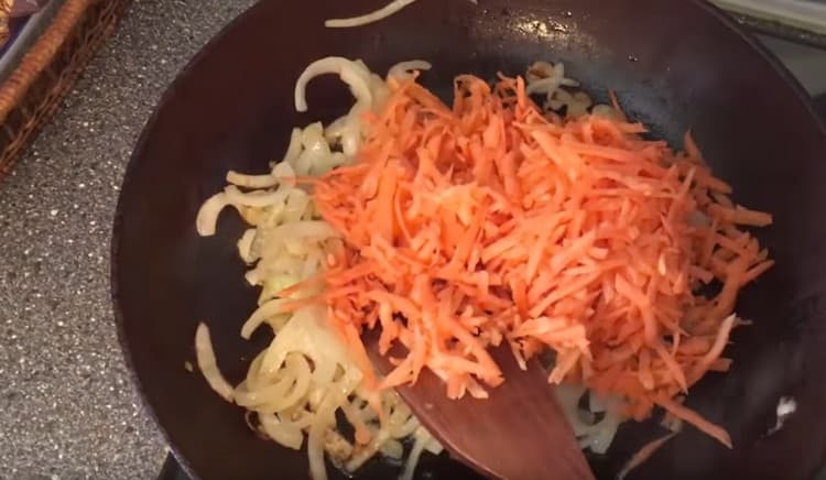 Add carrots to the onion.