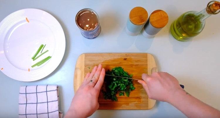 Grind the parsley.