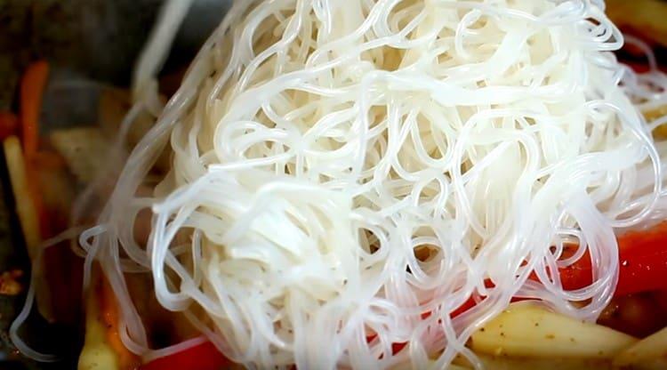 We spread funchose to vegetables.