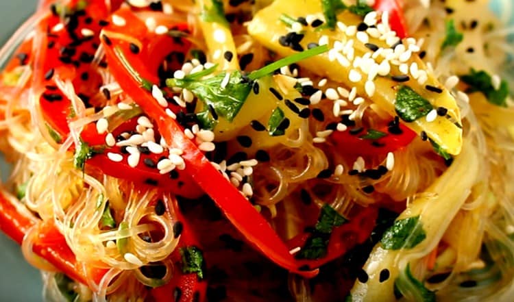 Ready-made preservatives are recommended to sprinkle with sesame seeds upon serving.