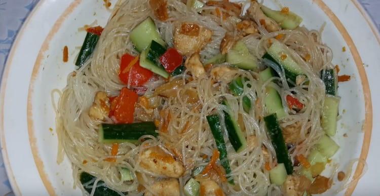 Appetizing chicken funchose is ready.