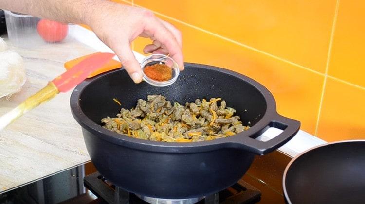 Season the meat with paprika.