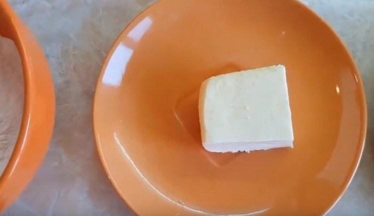 Oil must be removed from the refrigerator in advance.