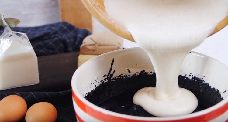 In several doses, we introduce the egg foam into black cream.