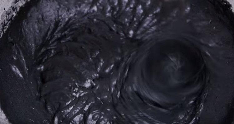 Mix the black dough until smooth.