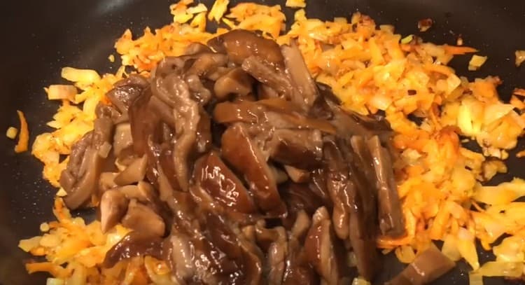 Add mushrooms to vegetables.