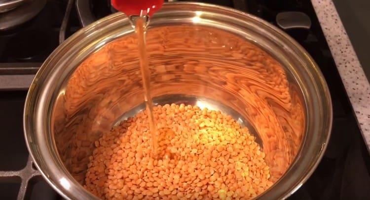 Add salt and vegetable oil to the lentils.