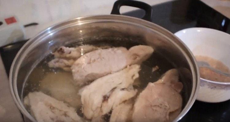 Cook the meat broth.