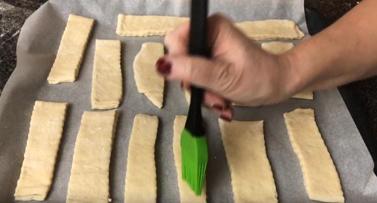 We lubricate each preparation with water.