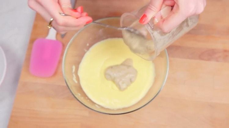 Mix the ingredients to make a pudding.