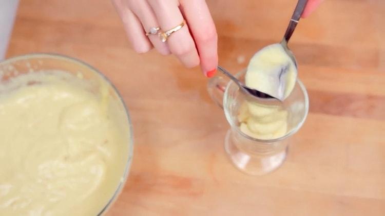 To prepare the pudding, prepare the dishes