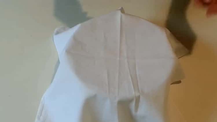 Cover the dough to make whites