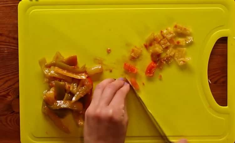 For cooking borsch, chop pepper