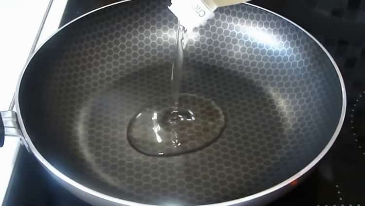 To cook broccoli, heat the pan