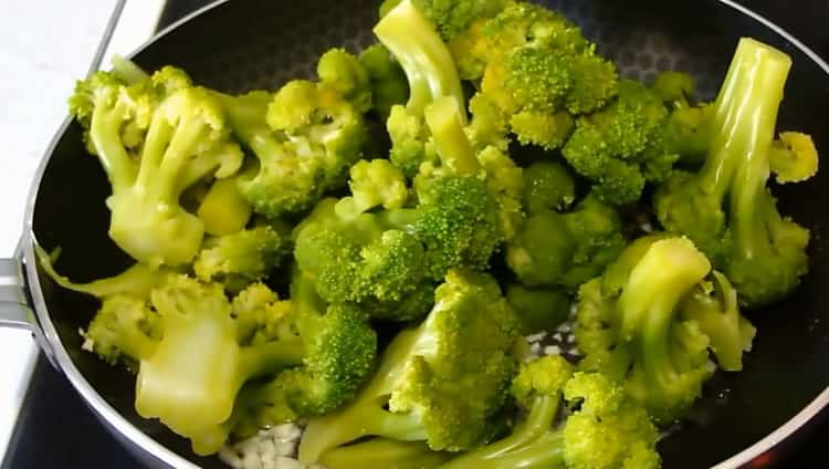 Recipe for broccoli in a pan