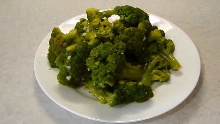 Garlic broccoli - a recipe for a delicious side dish in a pan