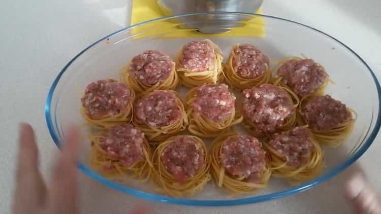 For cooking, put the minced meat on pasta