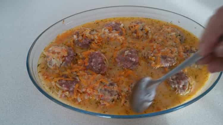 For cooking, pour sauce