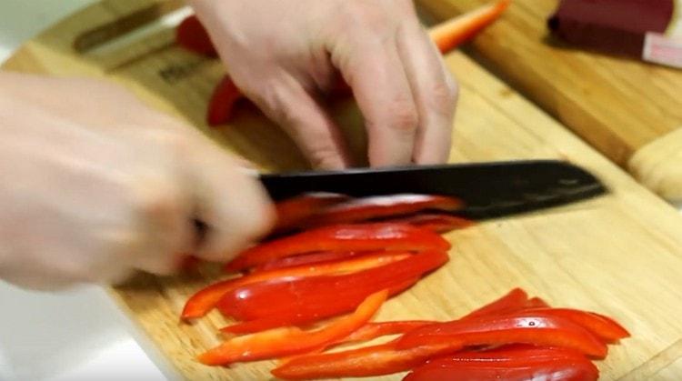 Straw Bulgarian pepper.