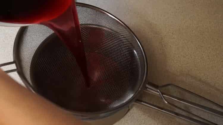 Strain the ingredients to make jelly