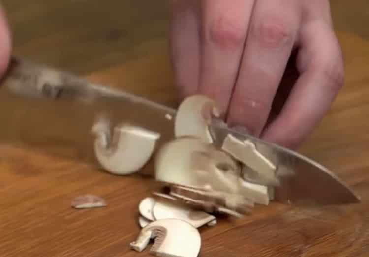 Prepare the ingredients to make julienne