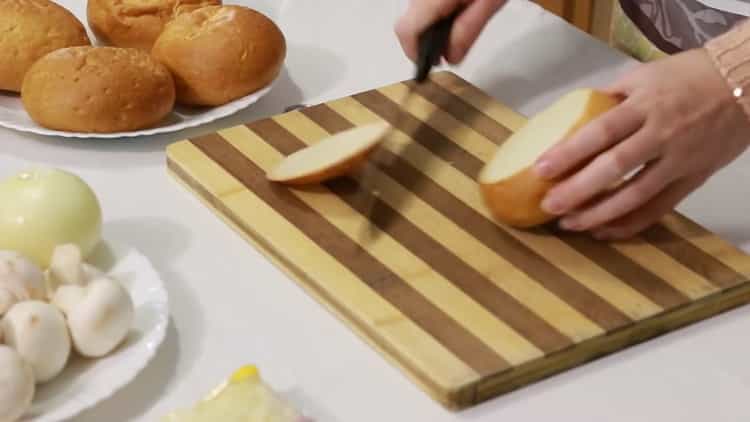 Cooking julienne in buns