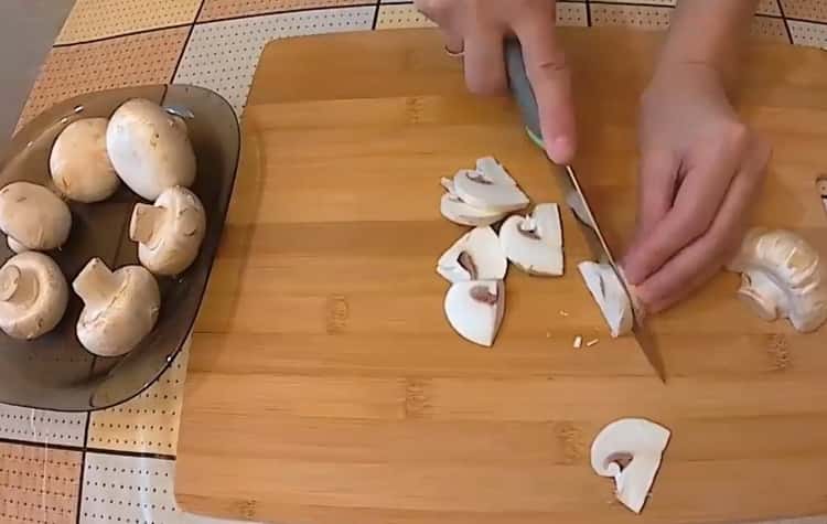 To make julienne, chop the mushrooms