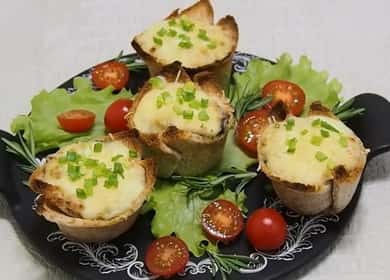 Julienne with chicken and mushrooms in tartlets - a great holiday snack 🥣