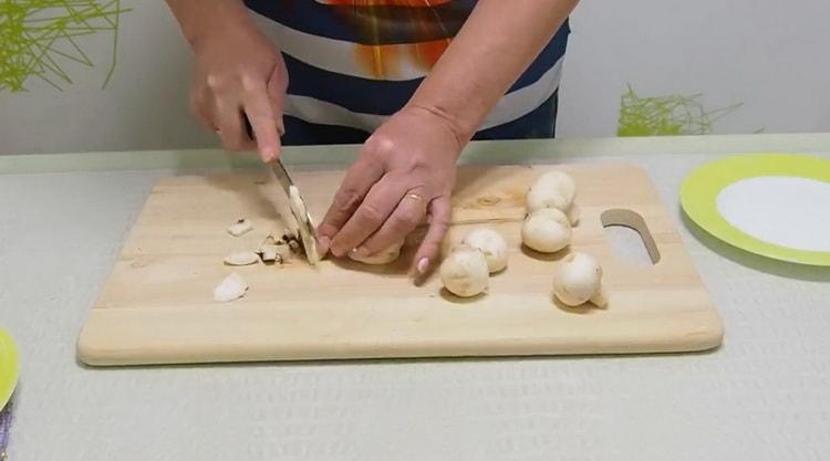To make julienne, chop the mushrooms