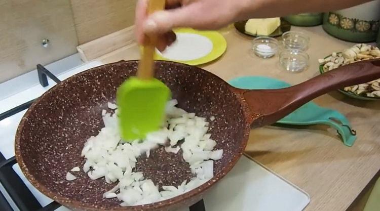 To cook the julienne, fry the onions