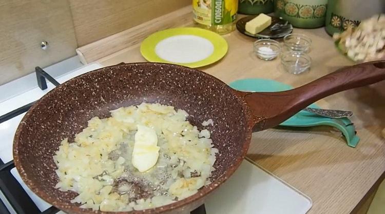 To make julienne, add oil to the onion