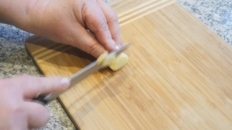 To make tea, cut ginger