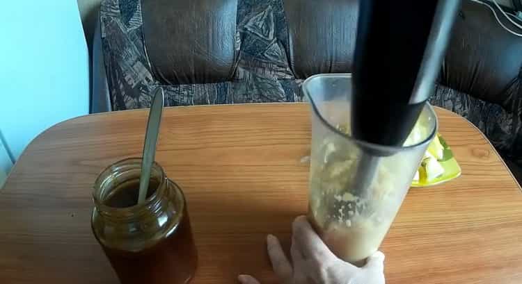 Mix the ingredients to make the mixture.