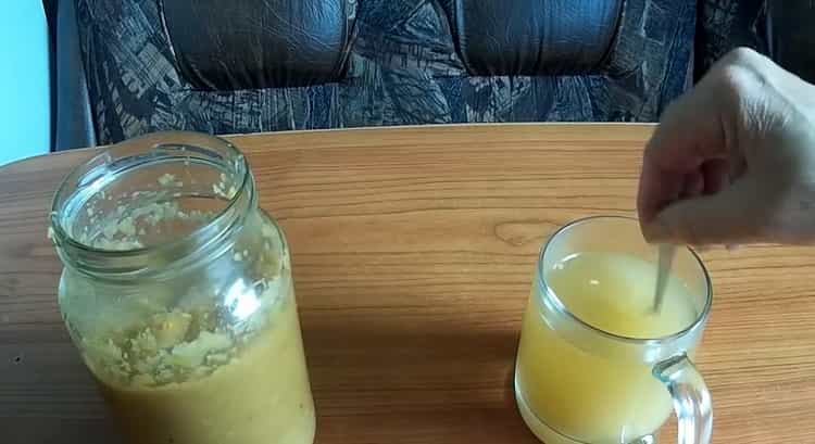 To prepare the mixture, prepare the dishes