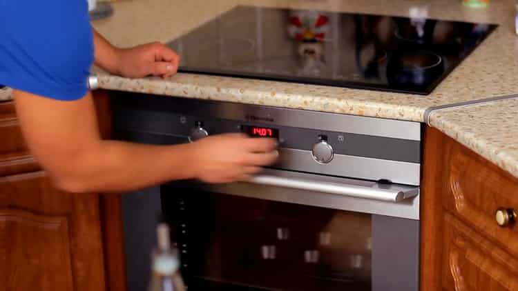 To prepare the pudding, prepare the forms