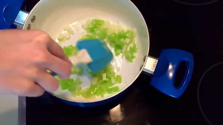 To make lentils, fry the pepper