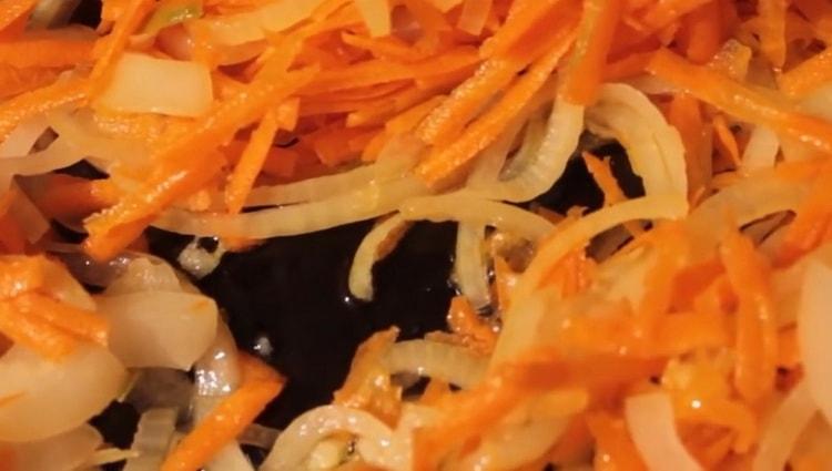 Fry vegetables for lentils