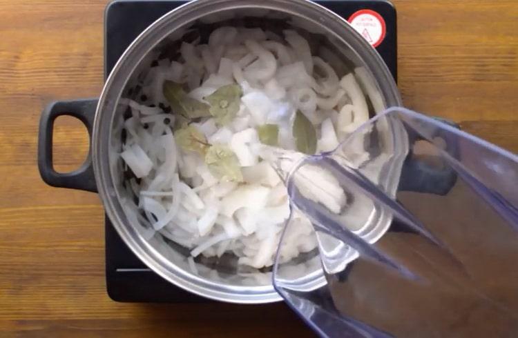 Mix the ingredients to cook.