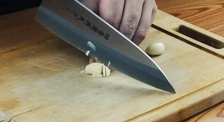 Cooking squid in sour cream sauce