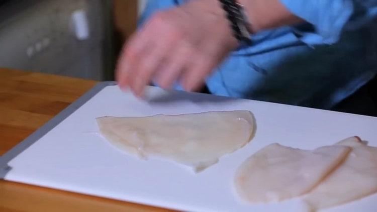 Prepare the ingredients for squid