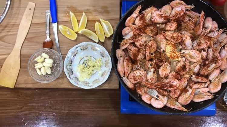 Add paprika to make shrimp