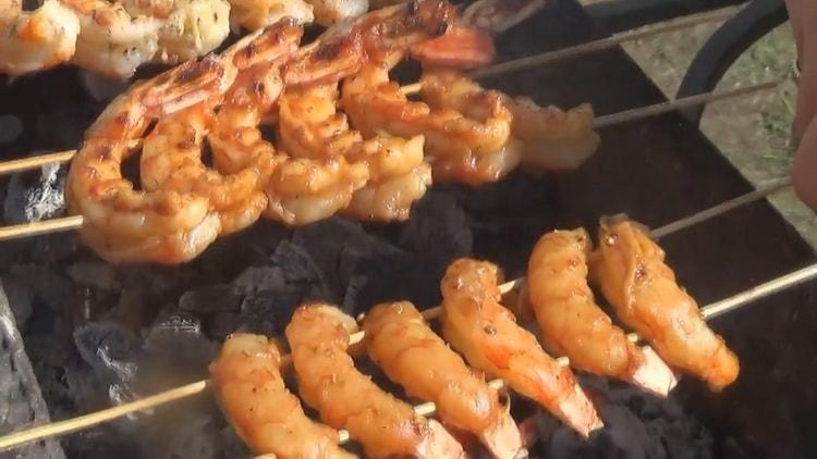 Shrimps on the grill according to a step by step recipe with photo