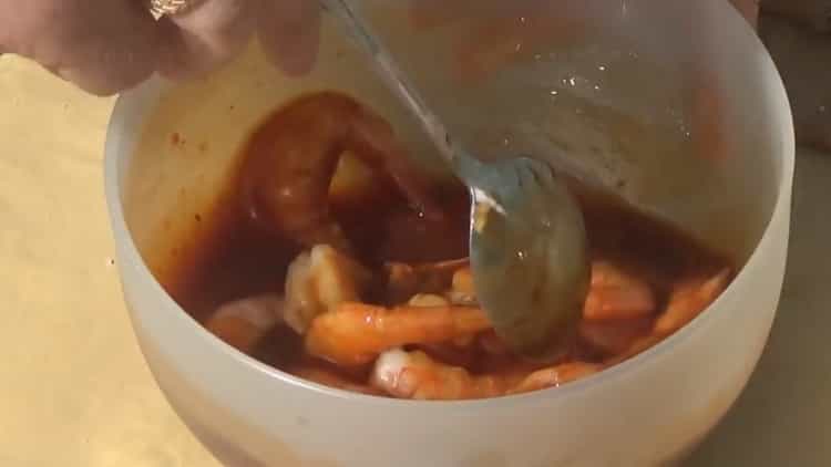 Pickle the ingredients for the shrimp